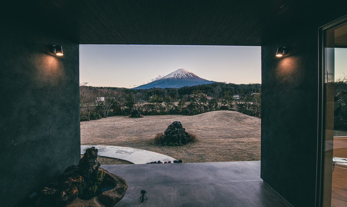【富士河口湖】富士山を眺めながらのサウナが最高！「アブラサスホテル」でおじさん4人が宿泊体験【動画あり】