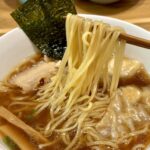 キンレイの新作プレミアム商品「飯田商店醤油らぁ麺」「カドヤ食堂ワンタンめん」はスープがバカウマ！ これは冷凍ラーメンの最高峰！